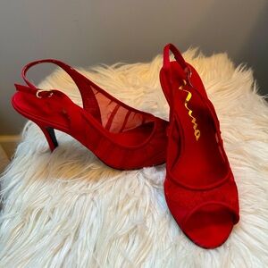 Nina red size 9 heels